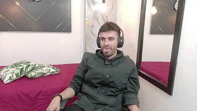 Snapshot of KingOfTemptation chatting on May 31, 3:36 am KingOfTemptation online show from May 31, 3:36 am