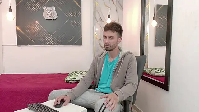 Snapshot of KingOfTemptation chatting on June 1, 4:03 am KingOfTemptation online show from June 1, 4:03 am