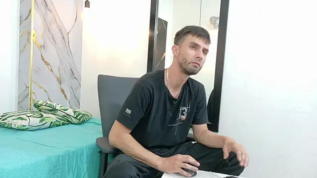 Snapshot of KingOfTemptation chatting on June 4, 3:34 am KingOfTemptation online show from June 4, 3:34 am