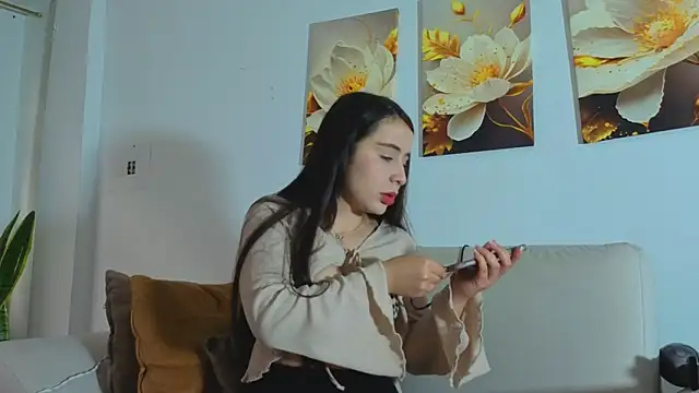 Viioletcollins online show from April 23, 12:40 pm