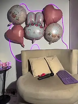 MiaFoxie  online show from April 4, 3:42 pm