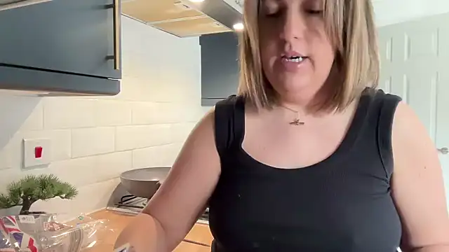 annabellewarick online show from March 23, 9:57 am