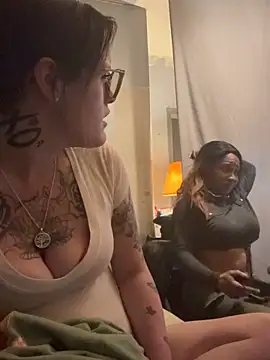 Snapshot of mystery916 chatting on April 16, 2:34 am mystery916 online show from April 16, 2:34 am