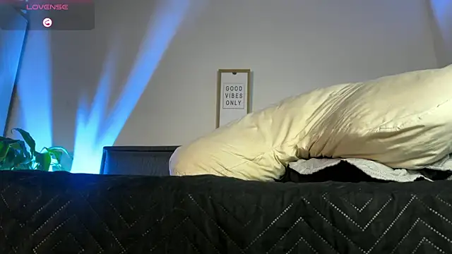 Snapshot of Mateobaer_ chatting on March 22, 12:19 pm Mateobaer online show from March 22, 12:19 pm