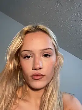 Snapshot of kaci_brooke chatting on April 2, 5:16 am kaci brooke online show from April 2, 5:16 am