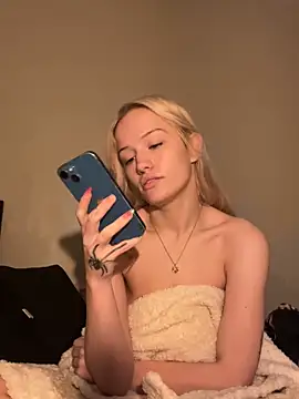 Snapshot of kaci_brooke chatting on April 12, 7:35 am kaci brooke online show from April 12, 7:35 am