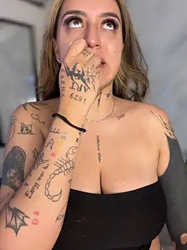 CarolQueen1  online show from March 29, 1:44 pm