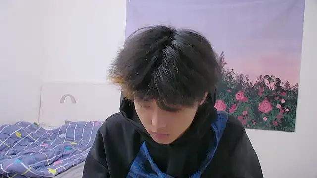 icecream-002 online show from April 11, 11:36 am