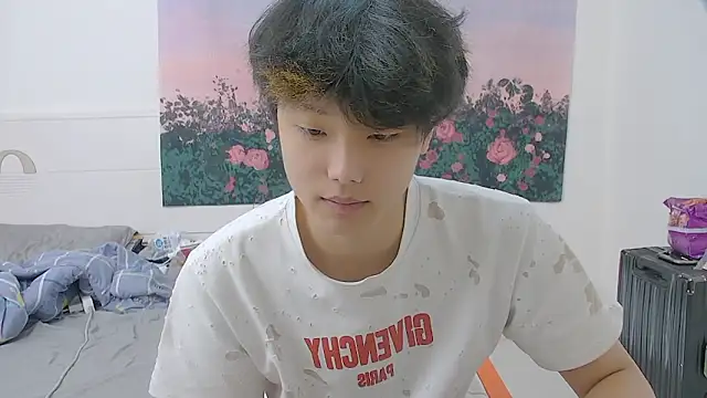 icecream-002 online show from June 7, 12:42 pm
