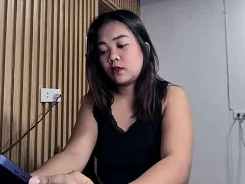  georgiax  online show from April 11, 8:57 pm