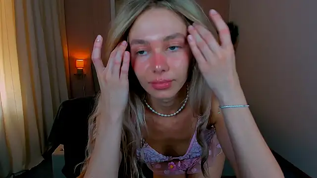 LuluAlis online show from June 3, 2:44 pm