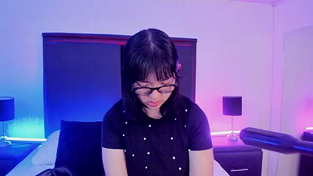 Snapshot of LilithBluum chatting on June 19, 11:36 am LilithBluum online show from June 19, 11:36 am