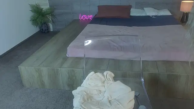 IceBlueBabe online show from June 1, 7:37 pm
