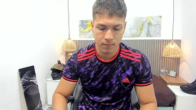 Snapshot of AlessandroFranco chatting on May 7, 1:27 pm AlessandroFranco online show from May 7, 1:27 pm