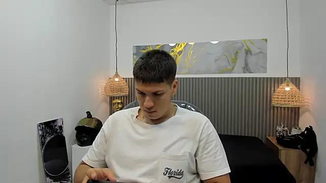 Snapshot of AlessandroFranco chatting on May 15, 1:40 pm AlessandroFranco online show from May 15, 1:40 pm