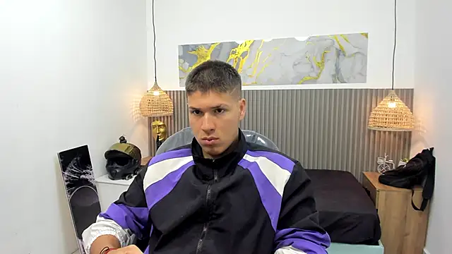 Snapshot of AlessandroFranco chatting on May 20, 1:17 pm AlessandroFranco online show from May 20, 1:17 pm