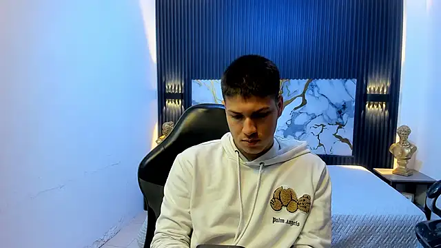 Snapshot of AlessandroFranco chatting on May 28, 1:19 pm AlessandroFranco online show from May 28, 1:19 pm
