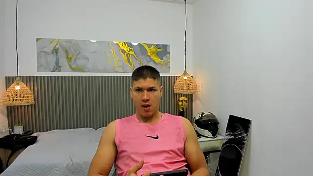 Snapshot of AlessandroFranco chatting on June 11, 1:31 pm AlessandroFranco online show from June 11, 1:31 pm