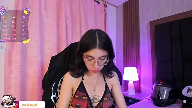 Molly A online show from April 18, 7:58 pm