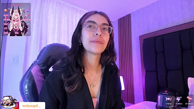 Molly A online show from August 7, 3:14 pm
