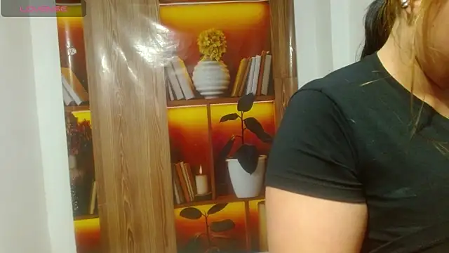 linazaenz online show from March 13, 10:27 pm