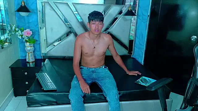 Snapshot of Tigger_Collins chatting on March 14, 7:41 pm Tigger Collins online show from March 14, 7:41 pm