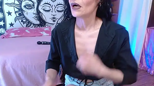  Alexandra Jones online show from July 25, 1:36 am