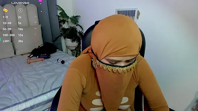 Snapshot of bahiya_aziz chatting on June 6, 1:05 pm bahiya aziz online show from June 6, 1:05 pm