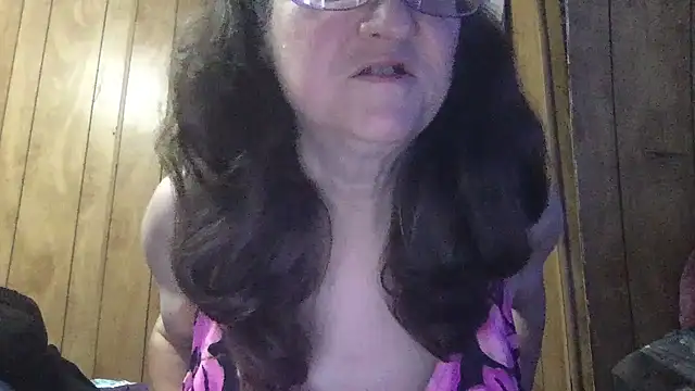 Snapshot of milfmichelle69 chatting on June 1, 11:45 am milfmichelle69 online show from June 1, 11:45 am