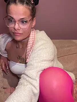 EmiliaSunx online show from March 11, 8:37 pm