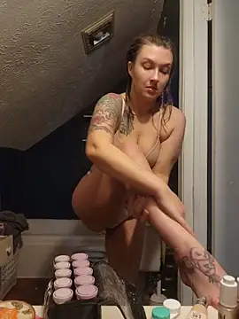 NicolePearl online show from April 7, 1:06 am