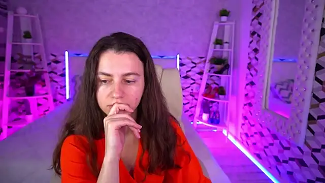 LittleJulii online show from June 1, 7:48 pm
