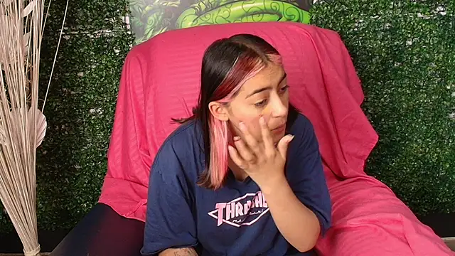 PinkyyPieee  online show from March 28, 12:38 pm