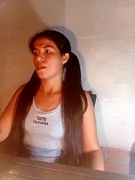 Snapshot of SkinnyBlom_ chatting on March 14, 4:18 am SkinnyBlom online show from March 14, 4:18 am