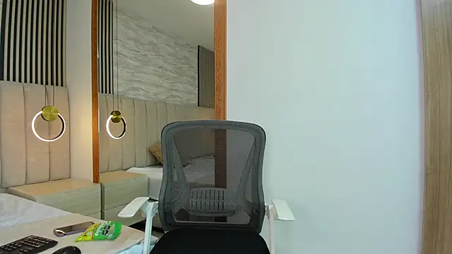 abrillrose online show from April 12, 3:33 am