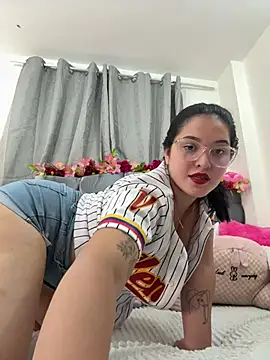 Isabella Roses  online show from July 6, 1:46 am