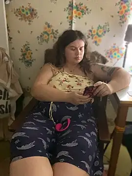 Snapshot of Nenssy555 chatting on July 21, 7:27 pm Nenssy555 online show from July 21, 7:27 pm