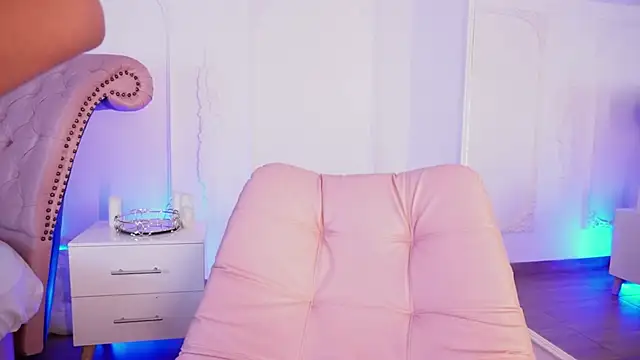 Snapshot of LucianaBlanco_ chatting on July 5, 3:41 pm LucianaBlanco online show from July 5, 3:41 pm