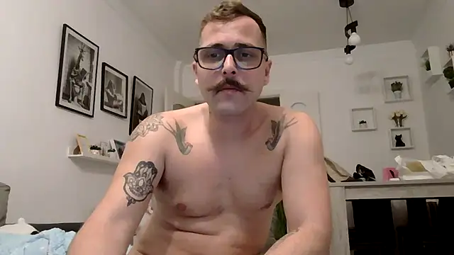 Snapshot of yanick931 chatting on May 15, 11:34 pm yanick931 online show from May 15, 11:34 pm