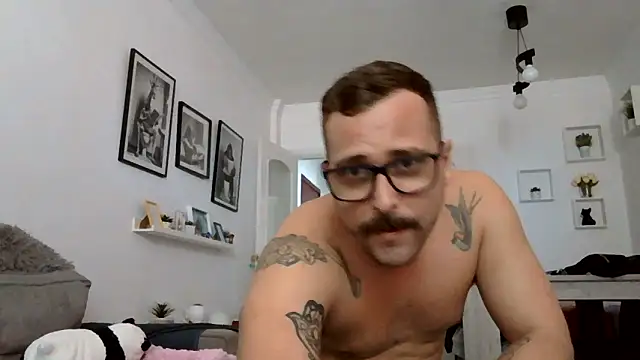 Snapshot of yanick931 chatting on June 9, 1:56 pm yanick931 online show from June 9, 1:56 pm