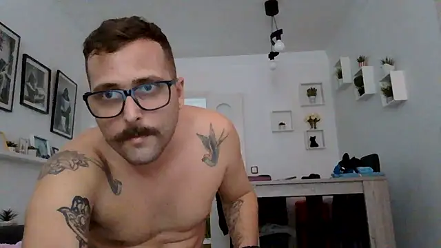 Snapshot of yanick931 chatting on June 10, 12:59 pm yanick931 online show from June 10, 12:59 pm