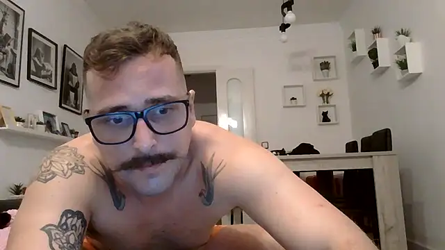 Snapshot of yanick931 chatting on June 11, 12:32 am yanick931 online show from June 11, 12:32 am