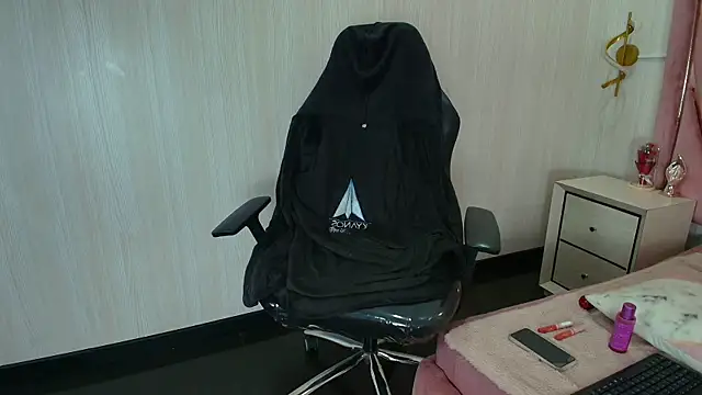 Helenn Moore online show from April 8, 12:27 pm