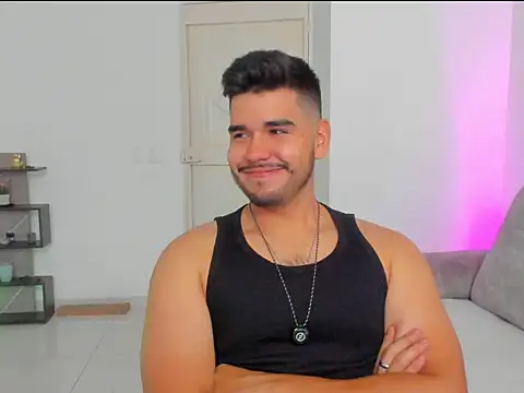 LatinBeardCali online show from March 19, 1:04 pm