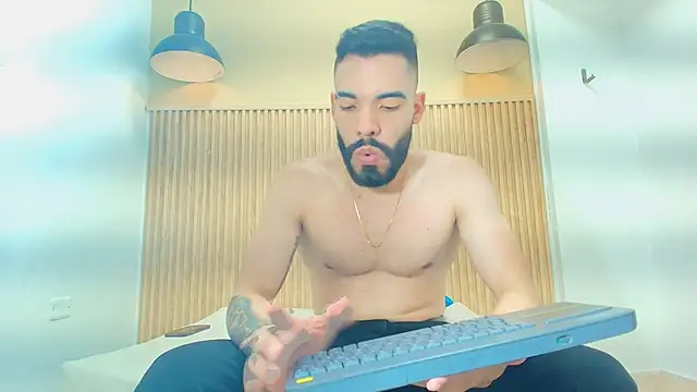 JEAN LEWIS2 online show from March 28, 7:35 pm