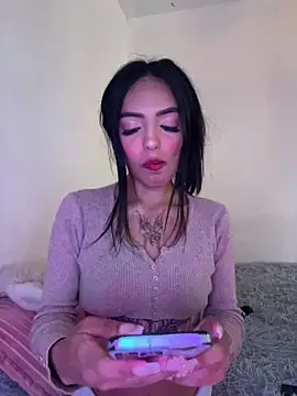 sylphiee  online show from March 11, 9:43 pm