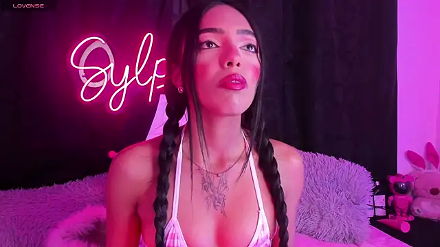 sylphiee  online show from April 17, 11:52 pm