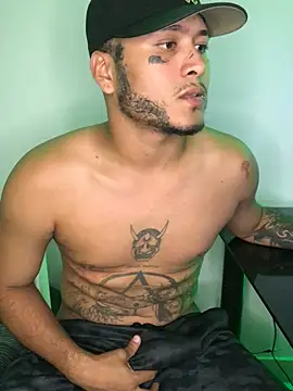 Snapshot of Crow_boss77 chatting on March 23, 10:36 pm Crow boss77 online show from March 23, 10:36 pm