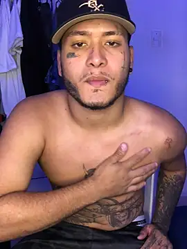 Snapshot of Crow_boss77 chatting on March 27, 6:40 pm Crow boss77 online show from March 27, 6:40 pm