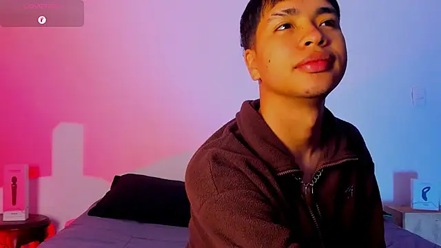 Snapshot of Lee_Colee chatting on April 28, 9:20 pm Lee Colee online show from April 28, 9:20 pm